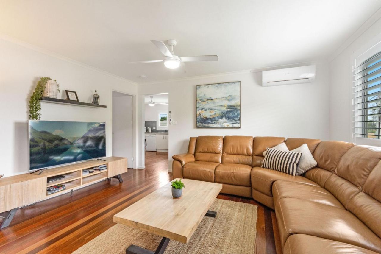 Convent Cottage - Pet Friendly Home In The Centre Of Town Yamba Exterior foto